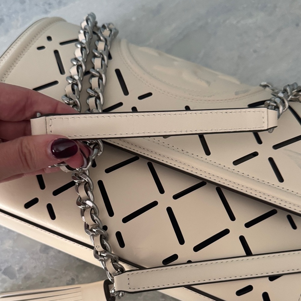 Tory Burch Cream Cut-Out Shoulder Bag - Picture 10 of 16